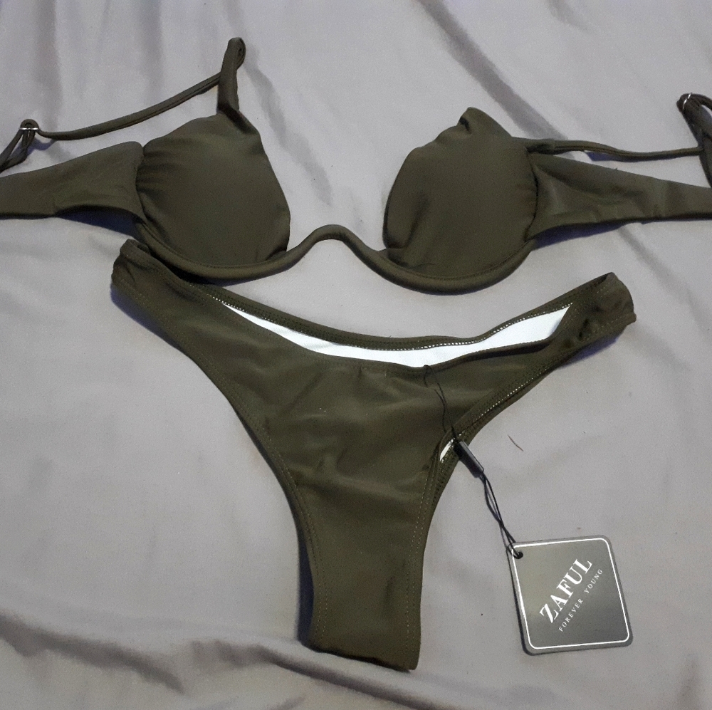 Zaful Brand New Underwire Plunge Bikini